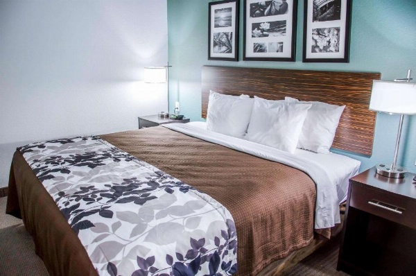 Sleep Inn & Suites Center image 13