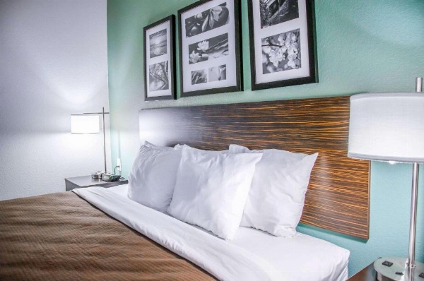 Sleep Inn & Suites Center image 16