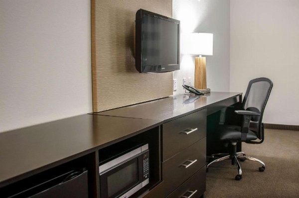 Sleep Inn & Suites Center image 23